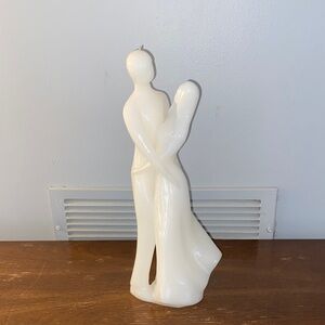 Romantic Cream Embrace Sculpture Candle